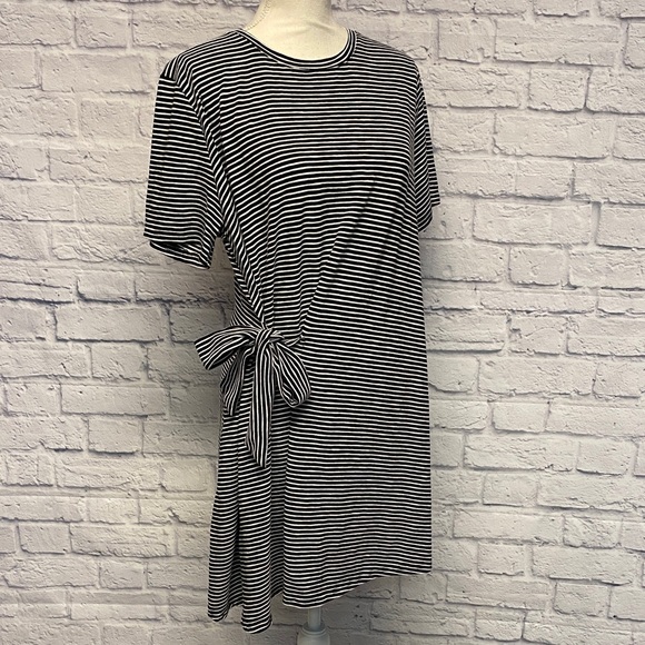 Umgee Dresses & Skirts - Umgee Black and White Striped Side Tie Mini Dress Size Medium